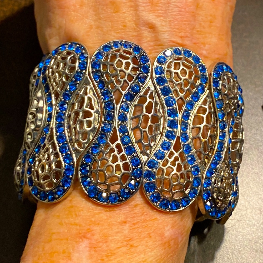 NWT vintage wide stretch bracelet, silver die cut filigree, cobalt rhinestones